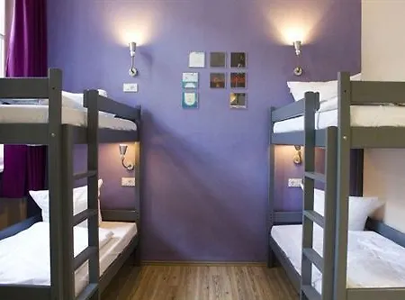 Otel Und 3*