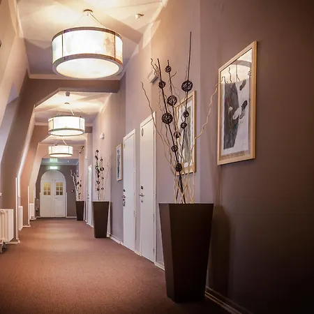 Und Otel
